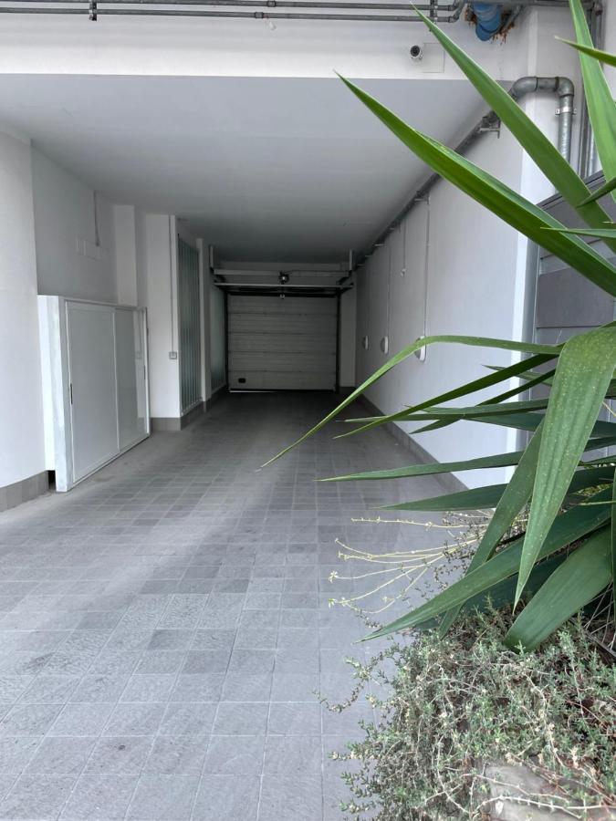 Central Modern Apartment باري المظهر الخارجي الصورة